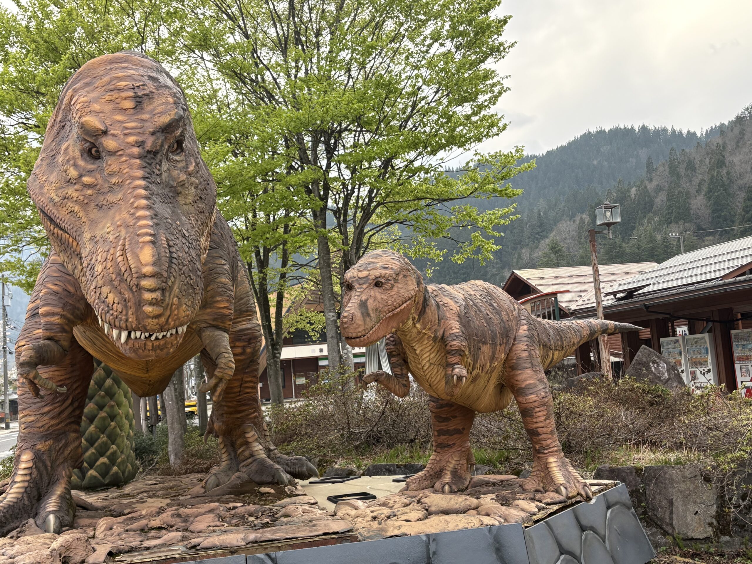 動く恐竜オブジェ