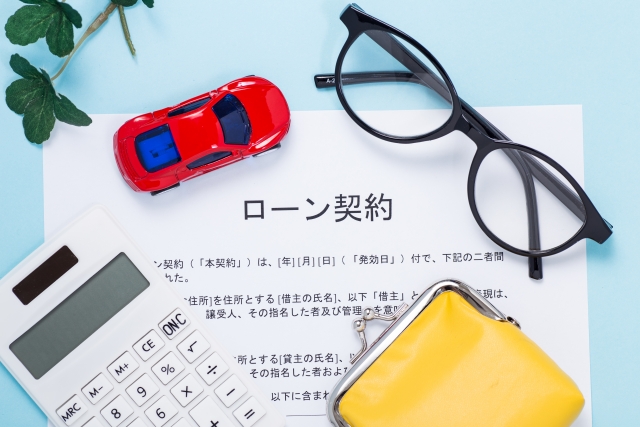 ローン契約のイメージを車とメガネと電卓で表している