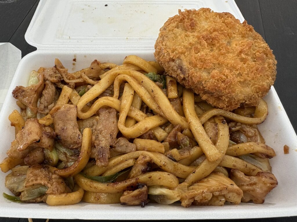 ホルモンうどんとコロッケ