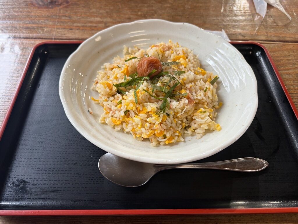 梅チャーハンとてもさっぱりしててあっさりと食べれるチャーハンです
