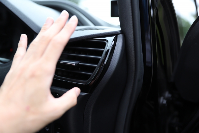 冬の朝に冷たい風しか出ないときは、エアコン設定や冷却水をチェック。自分で確認できる暖房トラブル対処法を紹介。