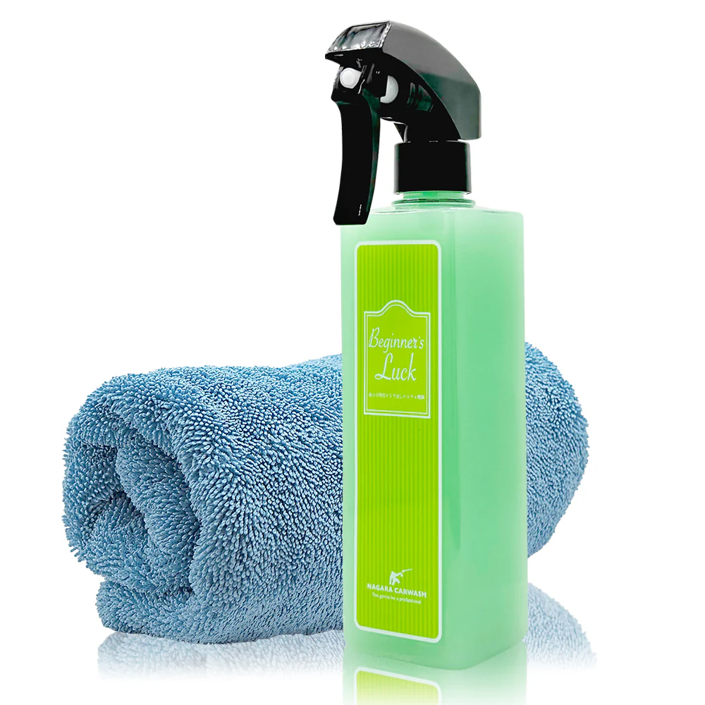 ながら洗車の人気商品「ビギナーズラック」。洗浄・艶出し・撥水が1本で完結する万能コーティング剤の公式商品画像です。