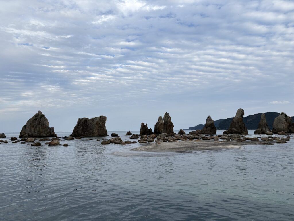 くしもと橋杭岩の海辺