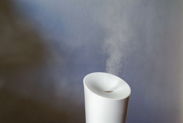 車内でも使いやすい、見た目がすっきりした加湿器です。コンパクトなので、ドリンクホルダー周りにも置きやすく、冬の乾燥対策に向いています。