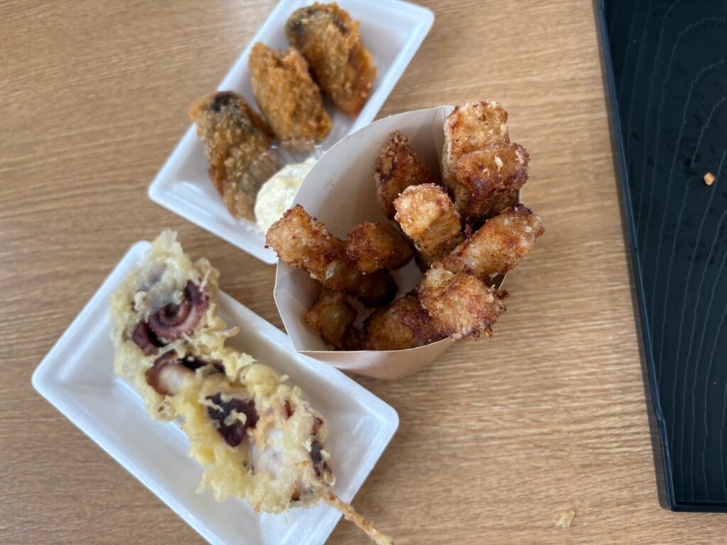 道の駅あわじのカキフライと魚スティックとタコの唐揚げ