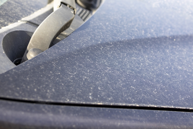 花粉・黄砂のついた車３